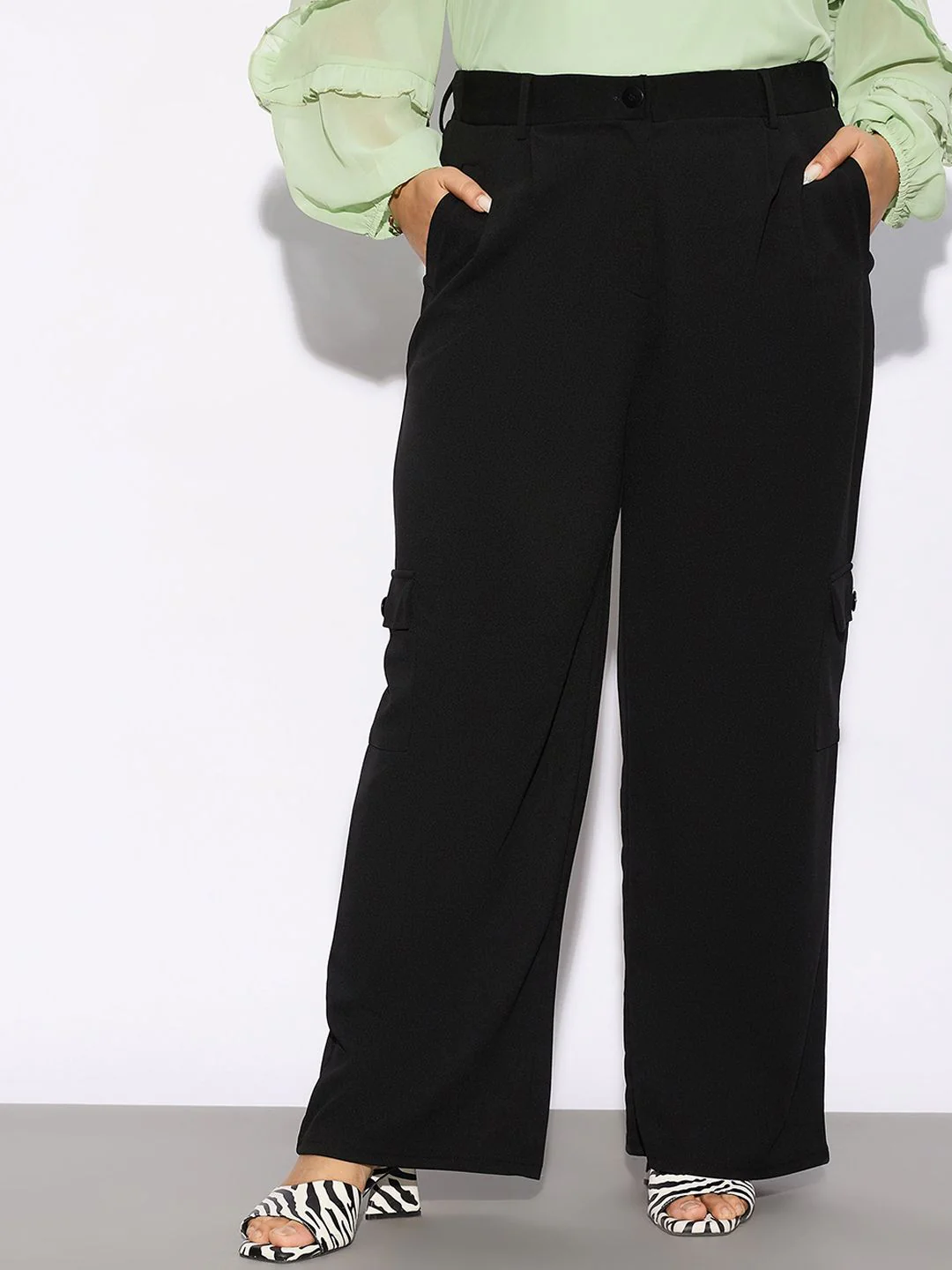 SASSAFRAS Curve Women Plus Size Straight Fit Cargo