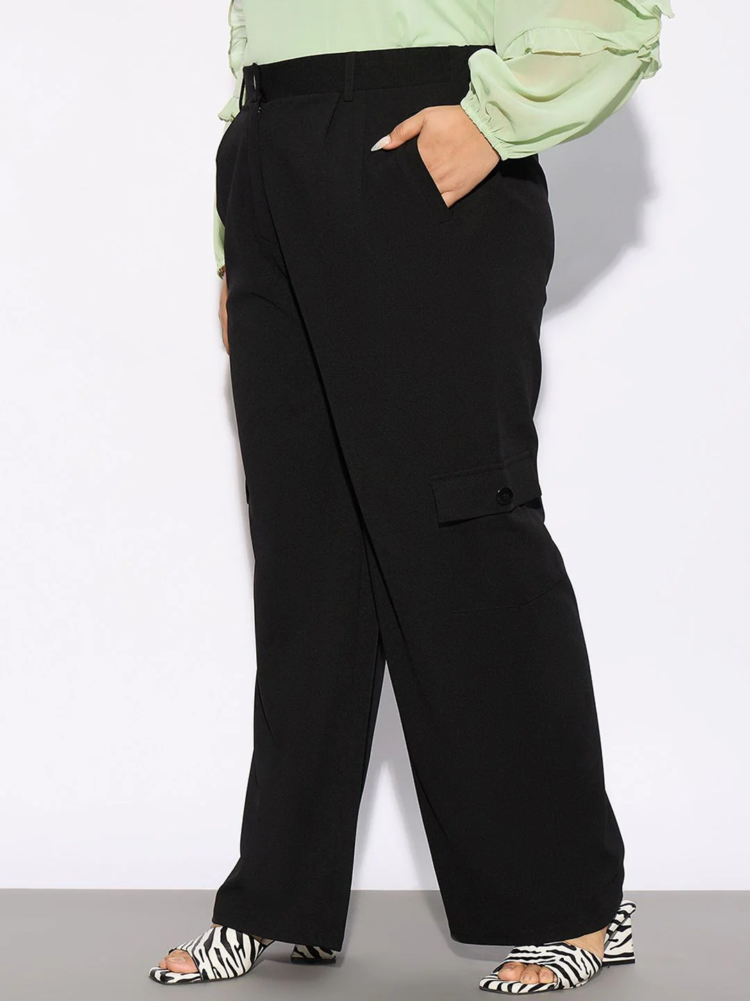 SASSAFRAS Curve Women Plus Size Straight Fit Cargo - Image 2