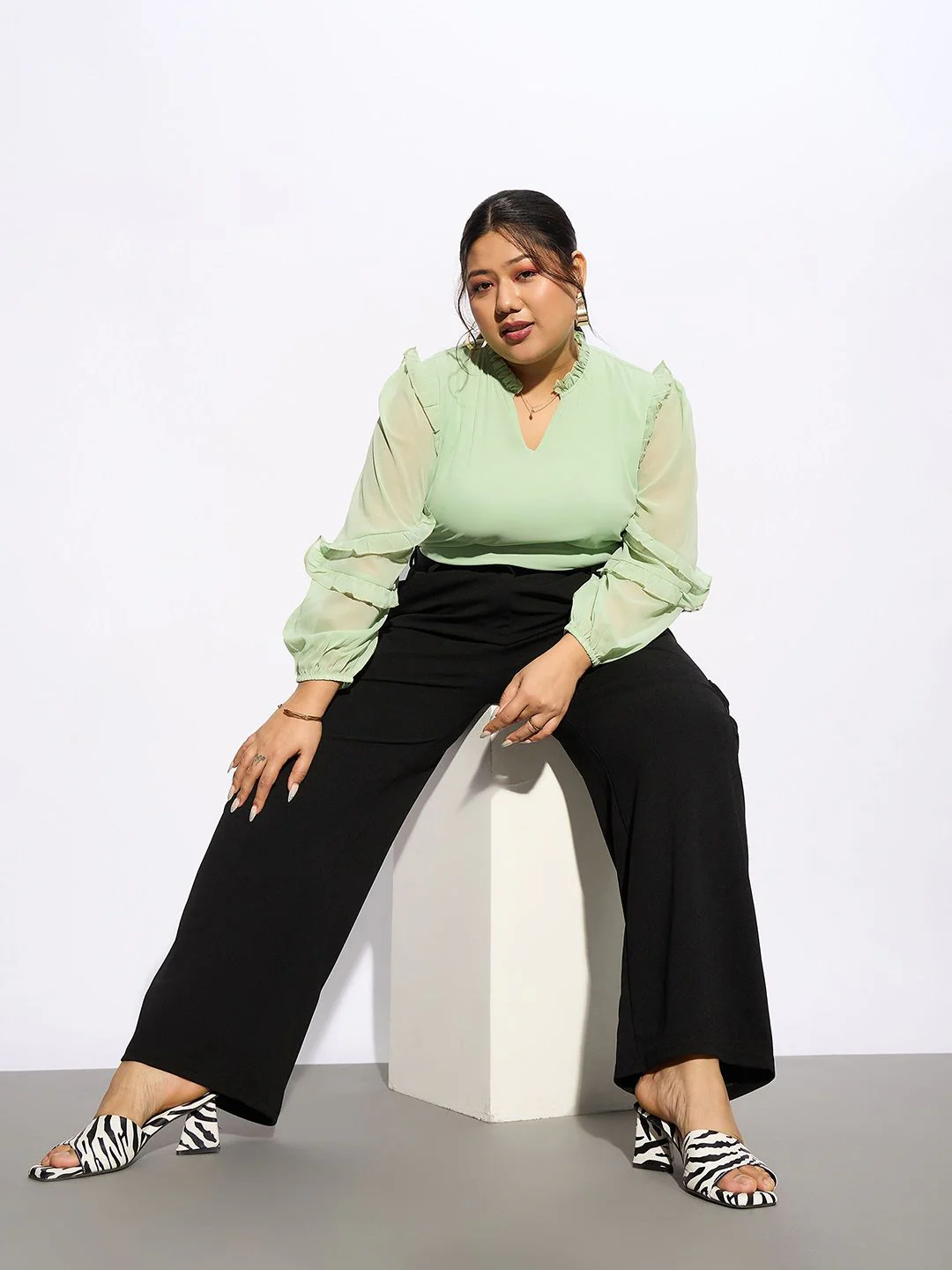SASSAFRAS Curve Women Plus Size Straight Fit Cargo - Image 4