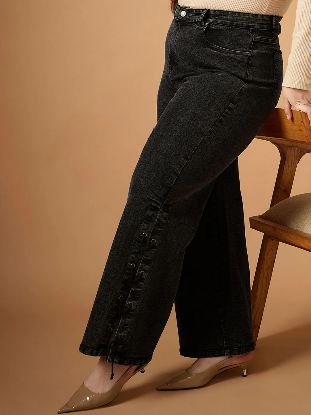 SASSAFRAS Curve Women Straight Fit Light Fade Acid Wash Stretchable Jeans - Image 3