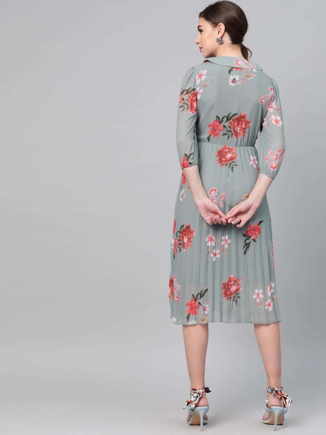 SASSAFRAS Grey & Peach-Coloured Floral Printed Accordian Pleat Fit & Flare Dress - Image 4