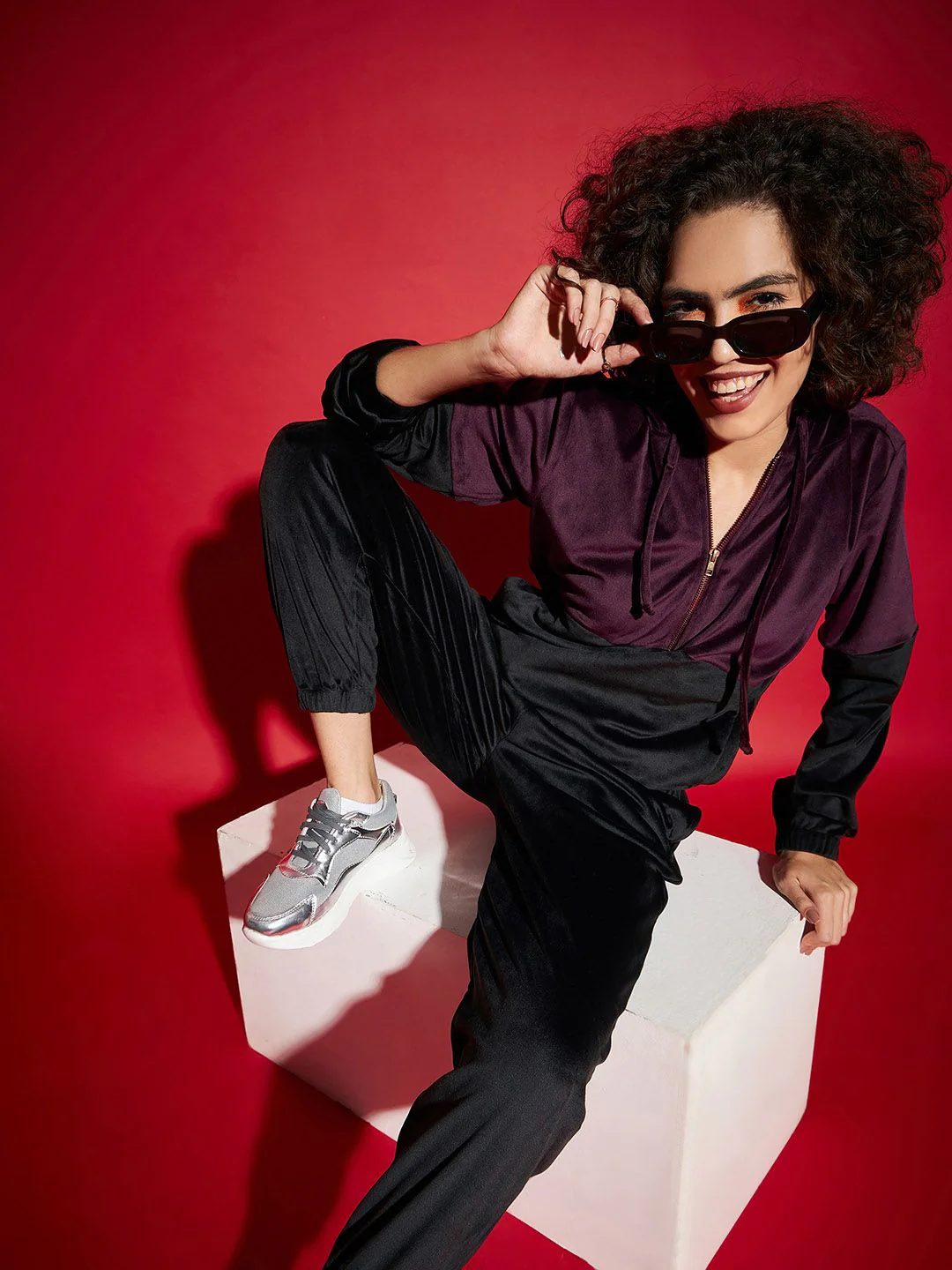 SASSAFRAS Maroon Colourblocked Velvet Sweatshirt With Joggers - Image 7