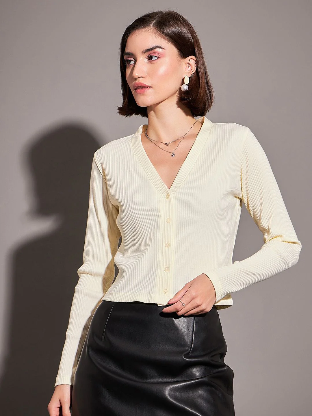 SASSAFRAS Off-White V-Neck Long Sleeves Crop Top