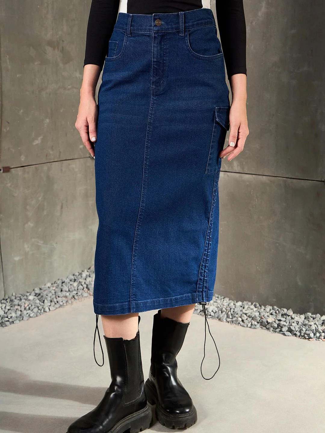 SASSAFRAS Pencil Midi Skirt