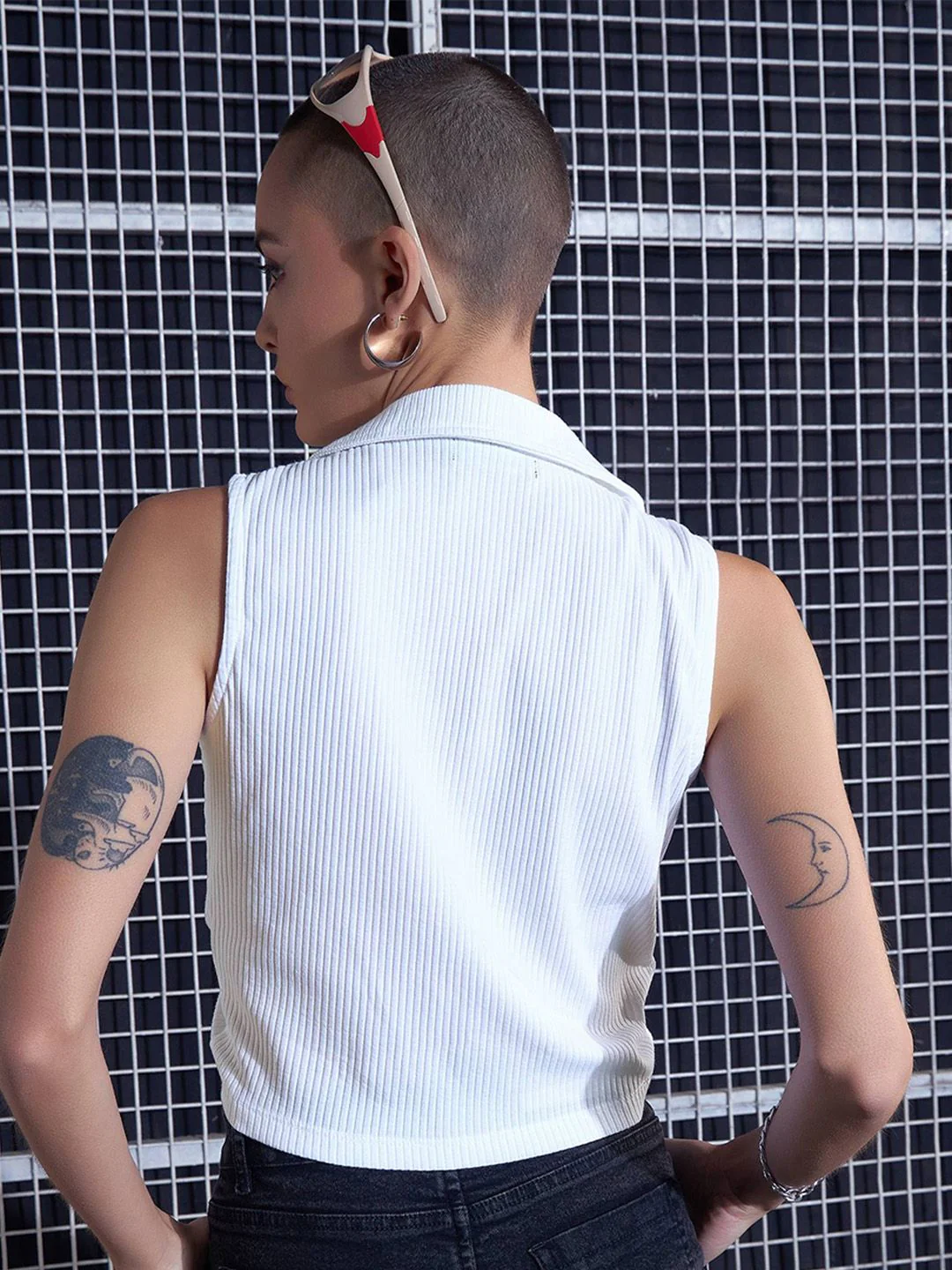SASSAFRAS White Lace-Up Ribbed Ruched Shirt Style Crop Top - Image 5