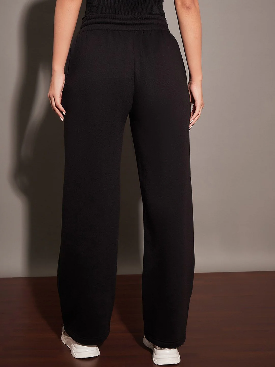 SASSAFRAS Women Black Relaxed Fit Mid-Rise Fleece Track Pants - Image 3