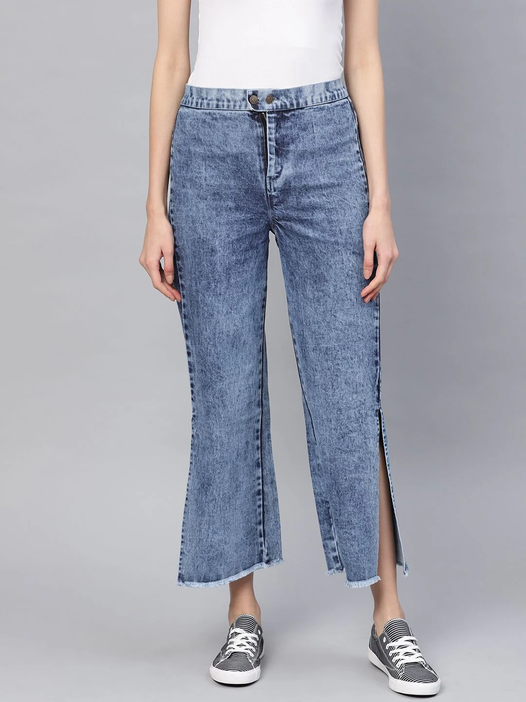 SASSAFRAS Women Blue Straight Fit Mid-Rise Clean Look Cropped Acid wash Jeans - Image 2