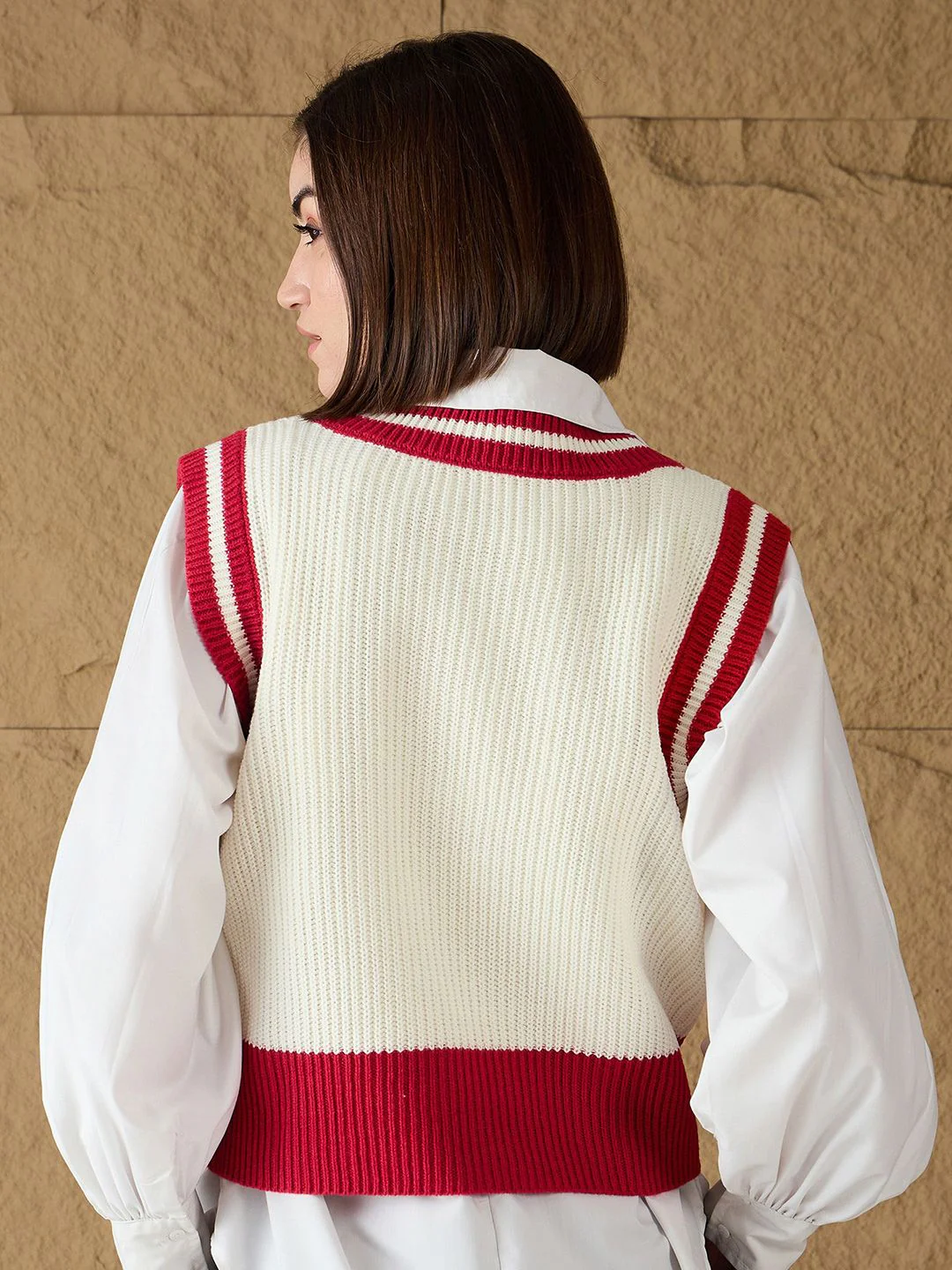 SASSAFRAS Women Colourblocked Crop Sweater Vest - Image 4