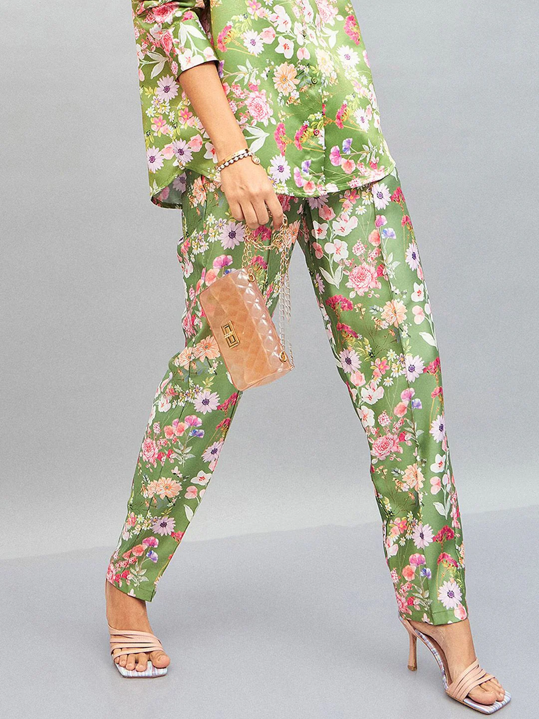 SASSAFRAS Women Floral Printed Mid Rise Straight Fit Regular Trousers - Image 2