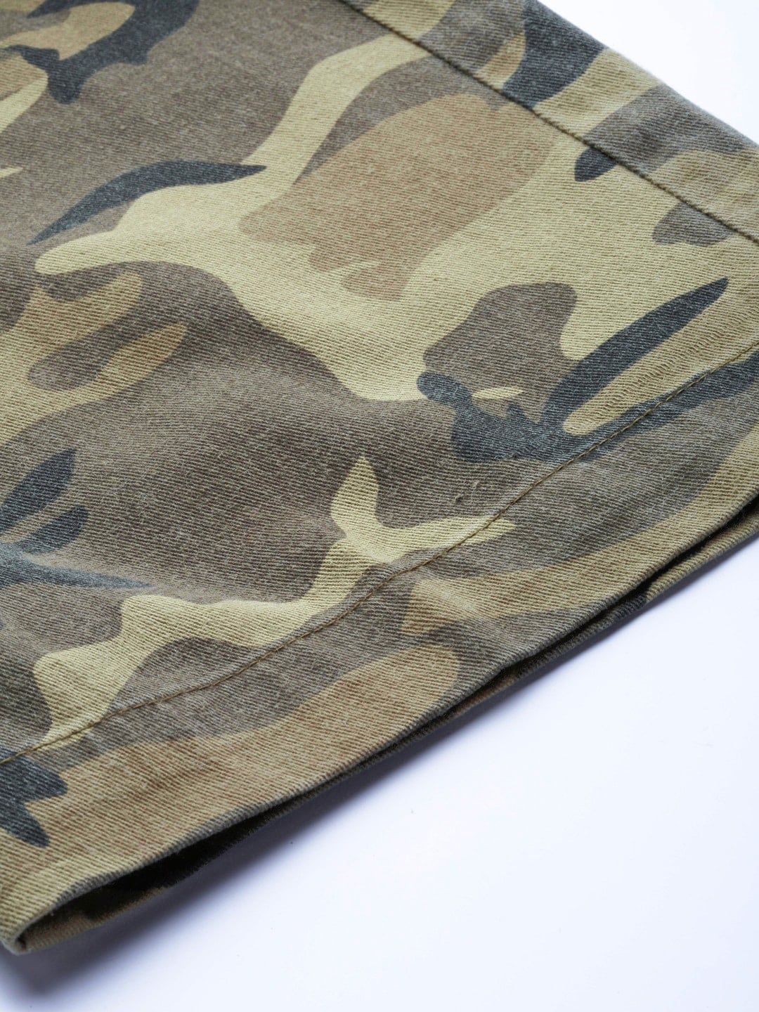 SASSAFRAS Women Green Regular Fit Camouflage Printed Cargos - Image 7