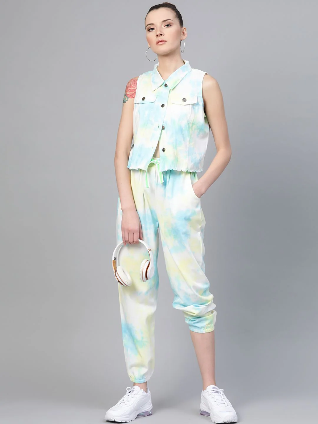 SASSAFRAS Women Off-White & Blue High-Rise Dyed Pure Cotton Joggers - Image 5