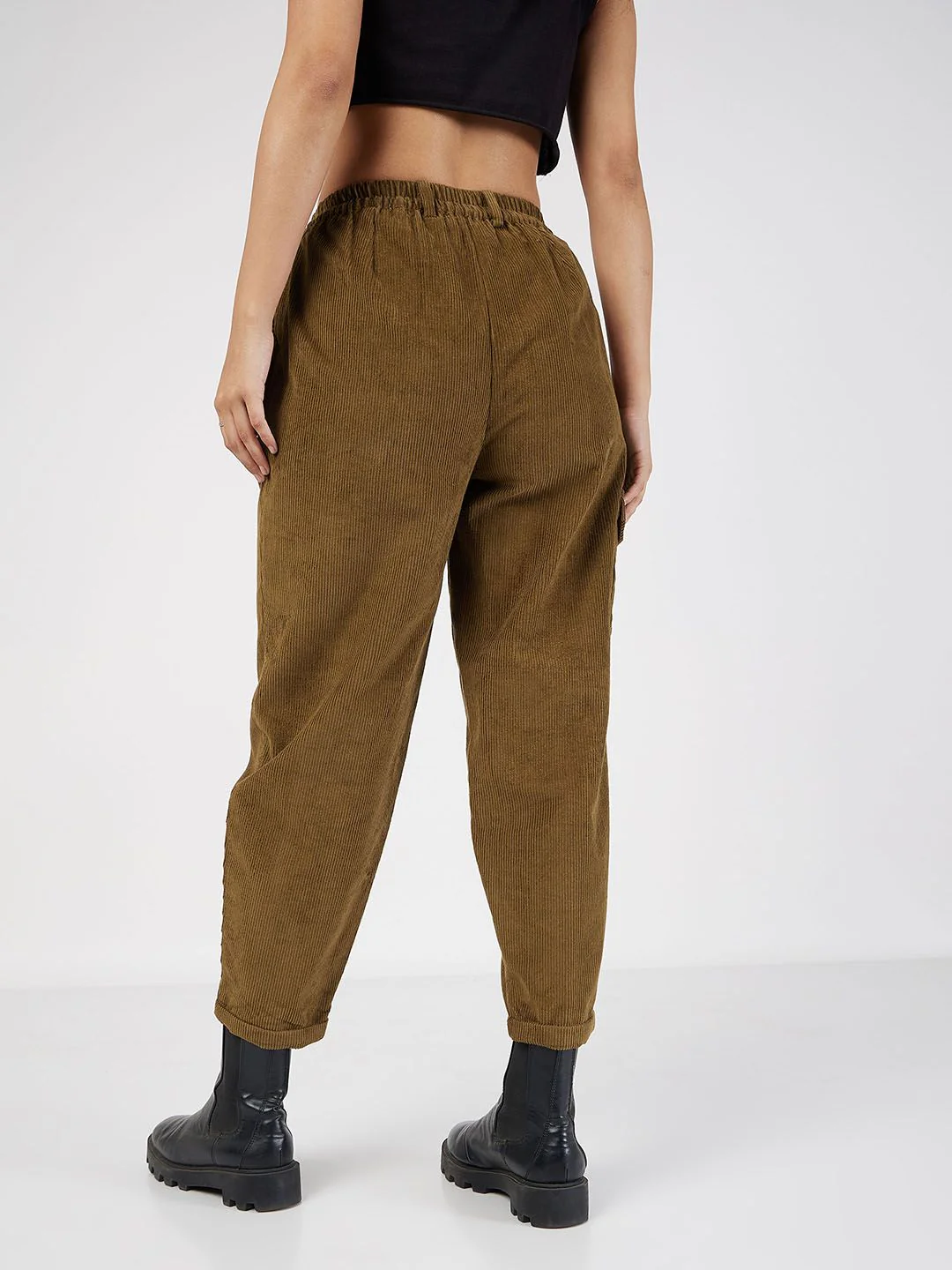 SASSAFRAS Women Pleated Cropped Corduroy Pure Cotton Trousers - Image 3