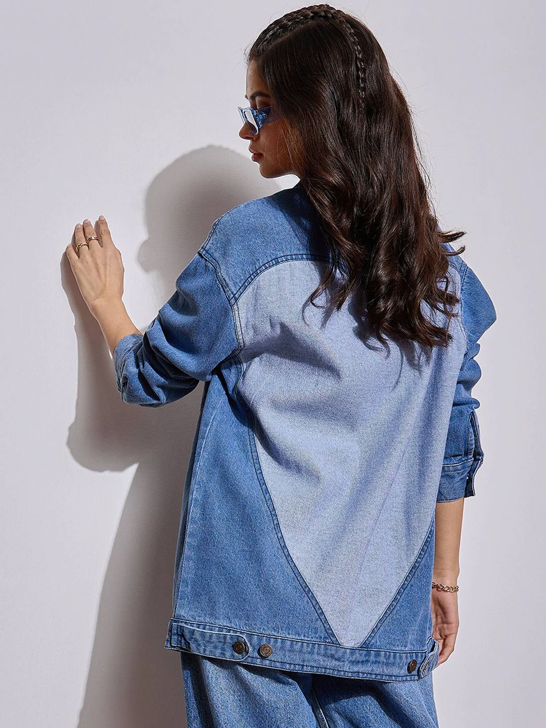 SASSAFRAS Women Spread Collar Solid Casual Denim Jacket - Image 4