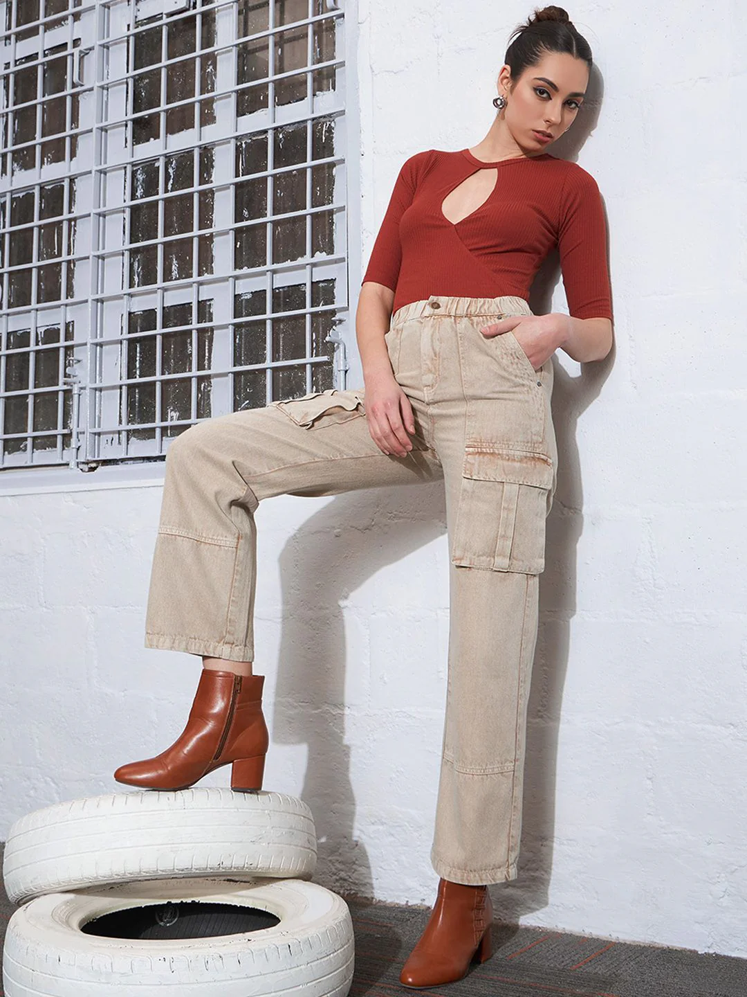 SASSAFRAS Women Straight Fit High-Rise Clean Look Acid Wash Pure Cotton Jeans - Image 4
