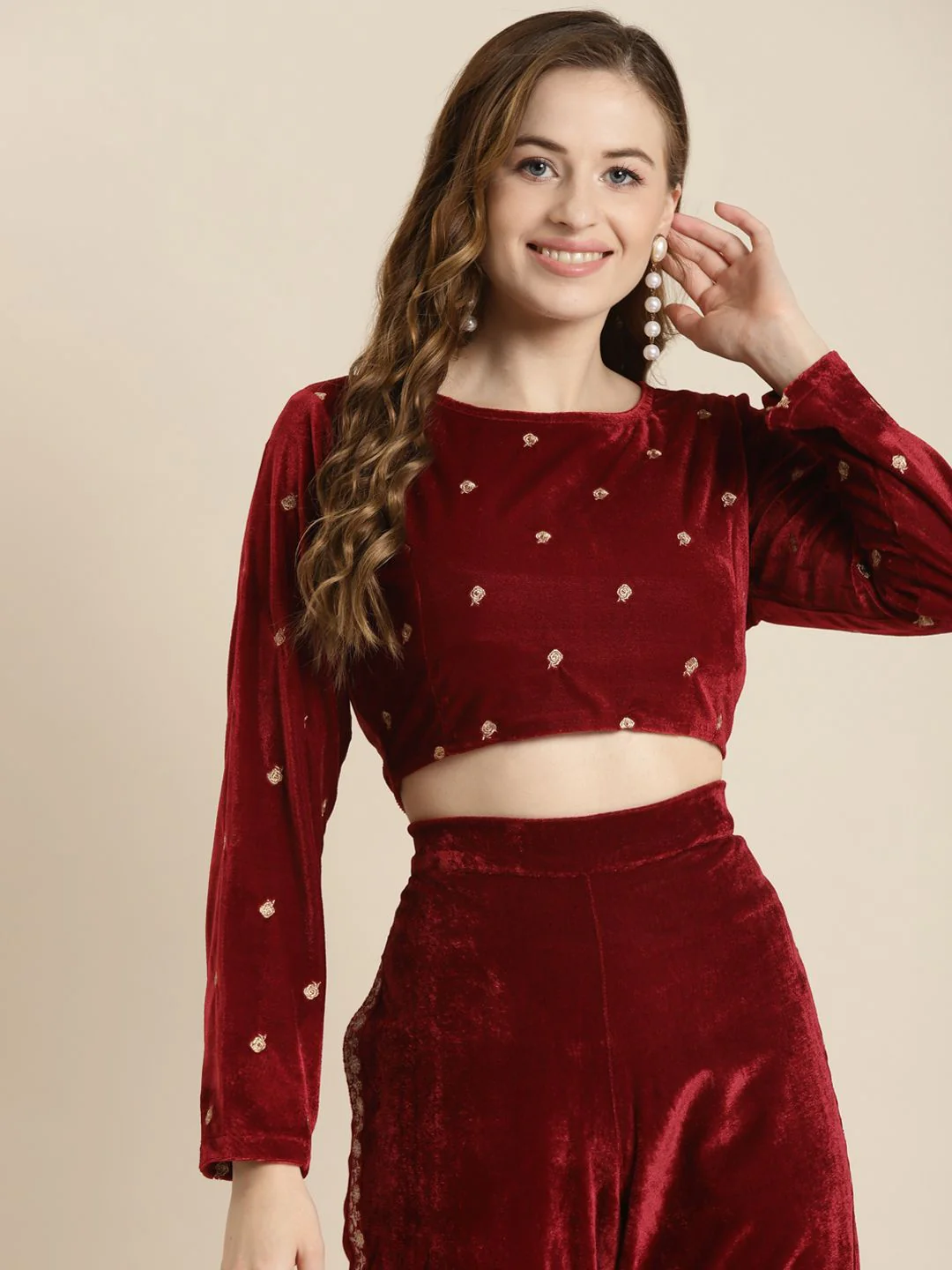 Shae by SASSAFRAS Maroon & Gold-Toned Embroidered Velvet Regular Crop Top