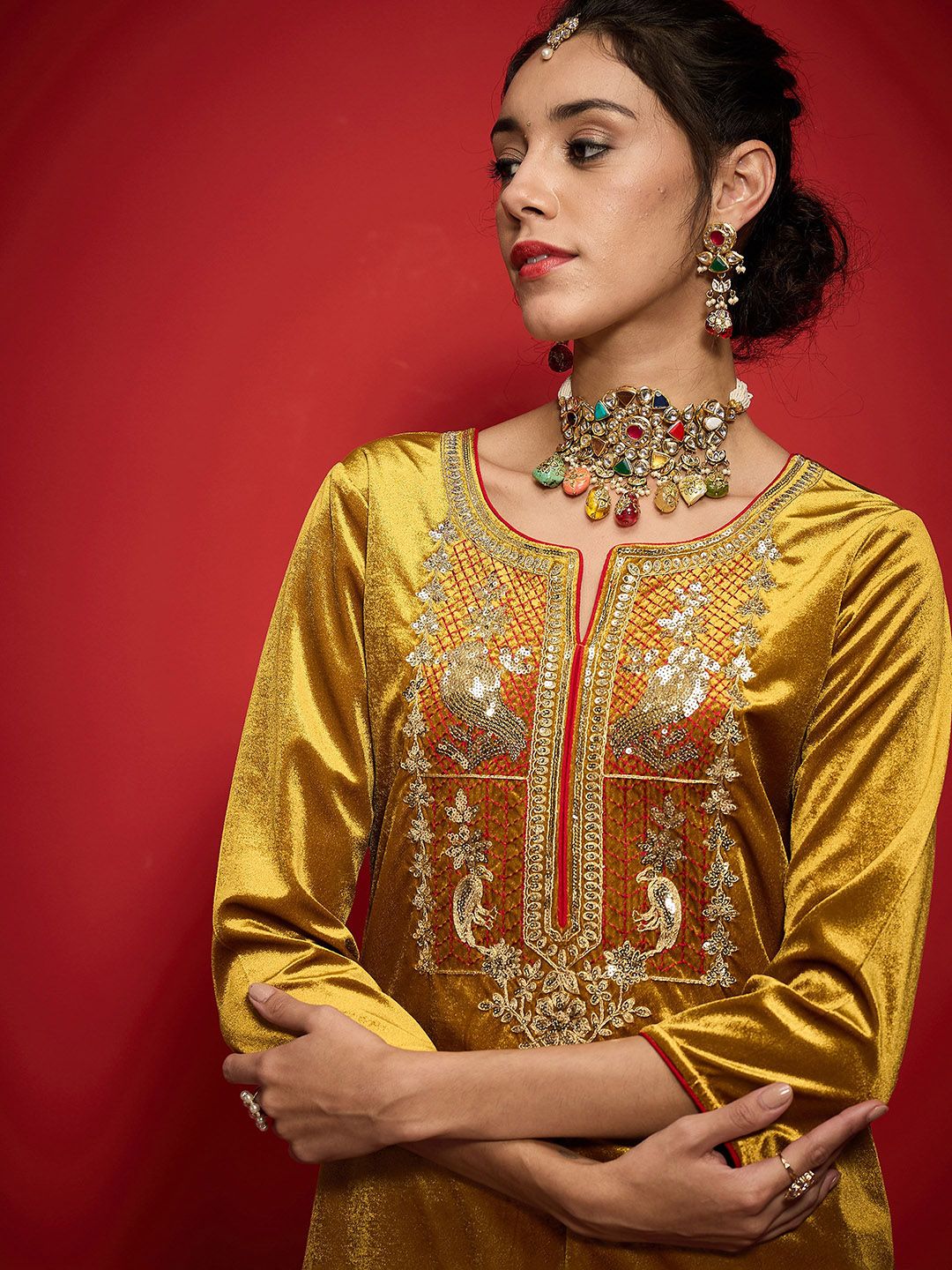 Shae by SASSAFRAS Women Embroidered Grandeur & Majestic Artwork Velvet Kurta - Image 2