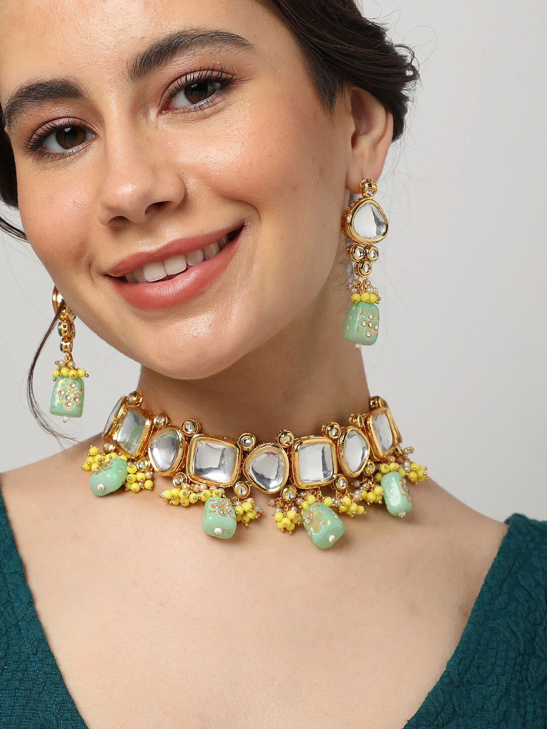 SOHI Gold Plated Green Kundan Studded Jewellery Set - Image 4