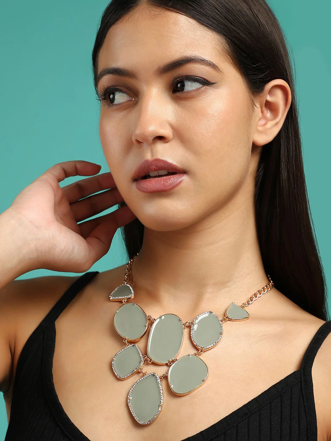 SOHI The Marcia Gold-Plated Necklace - Image 6