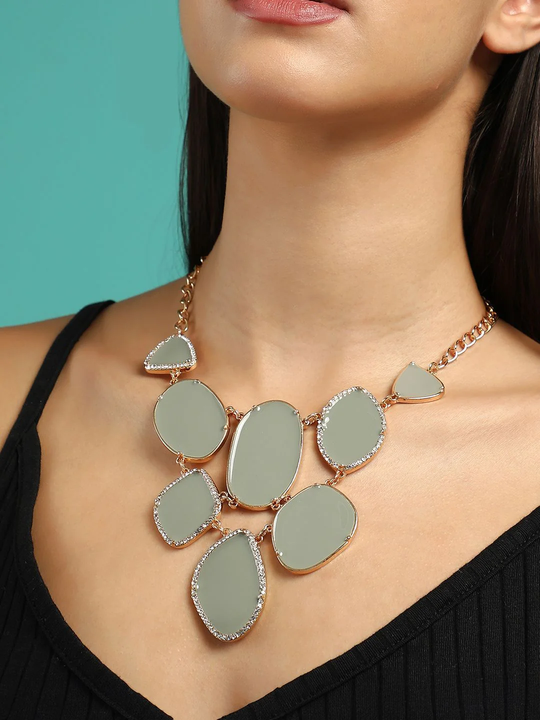 SOHI The Marcia Gold-Plated Necklace - Image 7