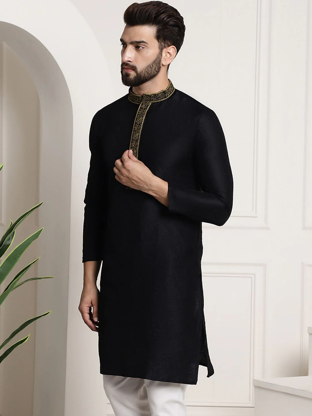 SOJANYA Men Black Solid Straight Kurta - Image 3