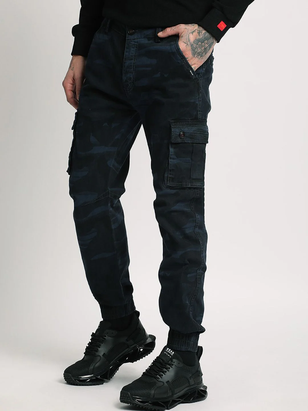 THE BEAR HOUSE Men Camouflage Printed Mid-Rise Regular Fit Cargos Trousers