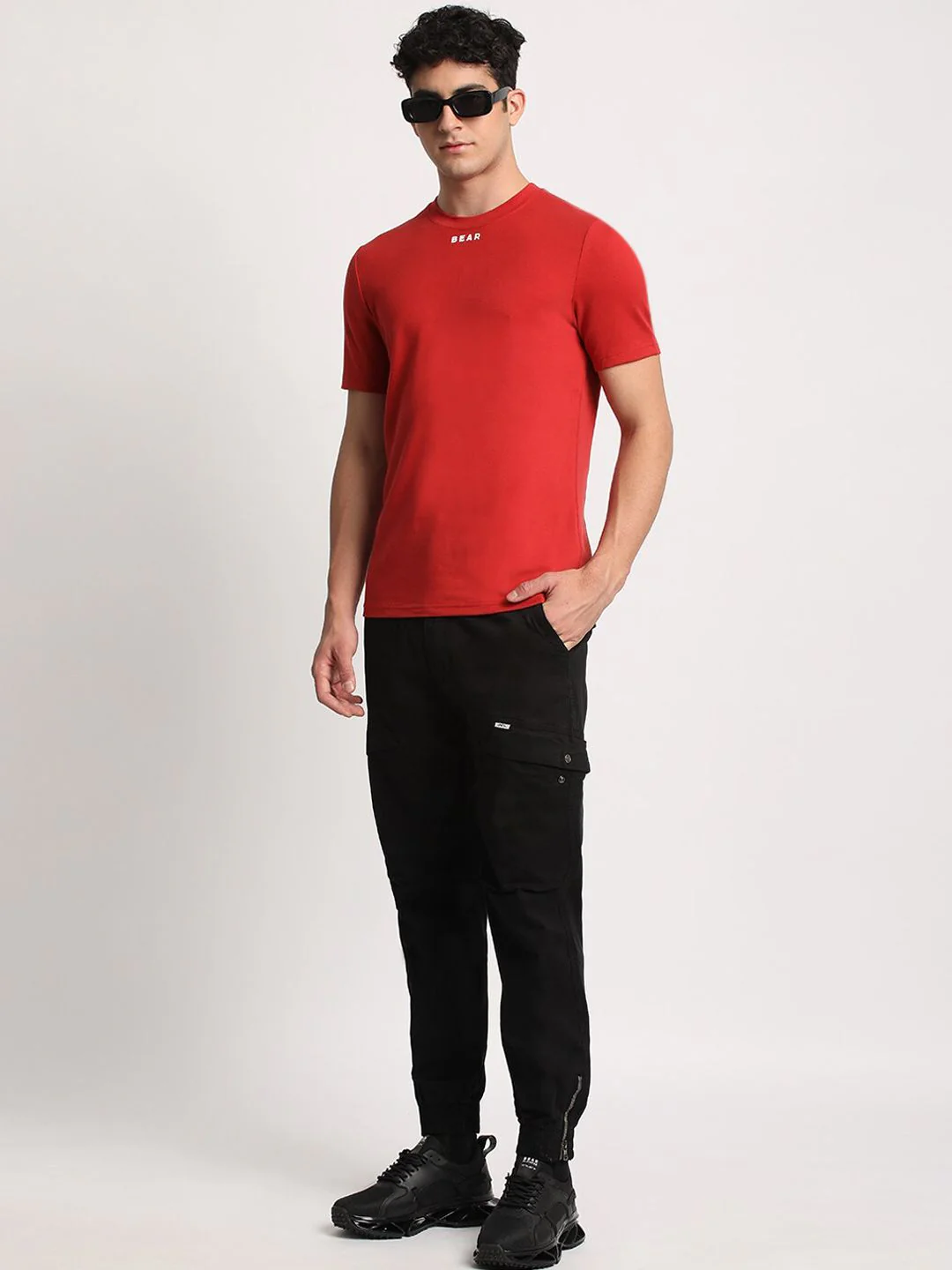 THE BEAR HOUSE Men Mid-Rise Easy Wash Regular Fit Cargos Trousers - Image 4