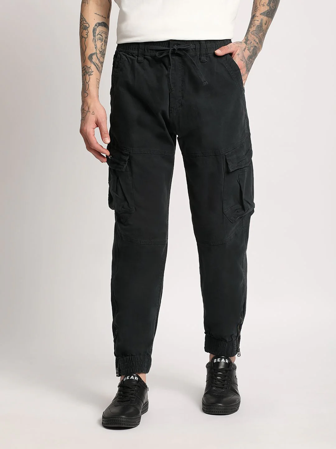 THE BEAR HOUSE Men Mid-Rise Regular Fit Cargos Trousers - Image 2