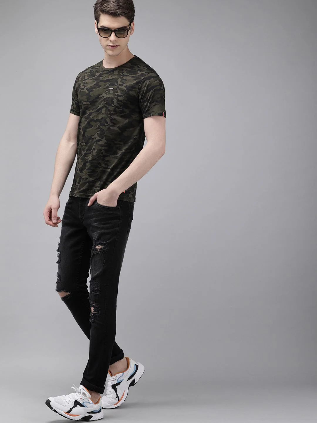 THE BEAR HOUSE Men Olive Green Black Slim Fit Camouflage Printed Round Neck Pure Cotton T-shirt - Image 4