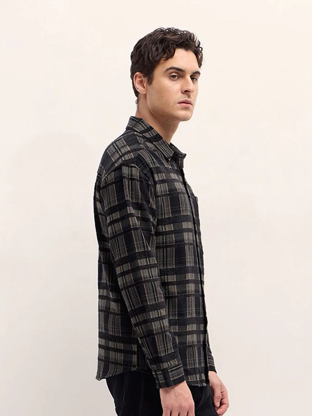 THE BEAR HOUSE Men Relaxed Fit Spread Collar Vertical Striped Casual Shirt - Image 3