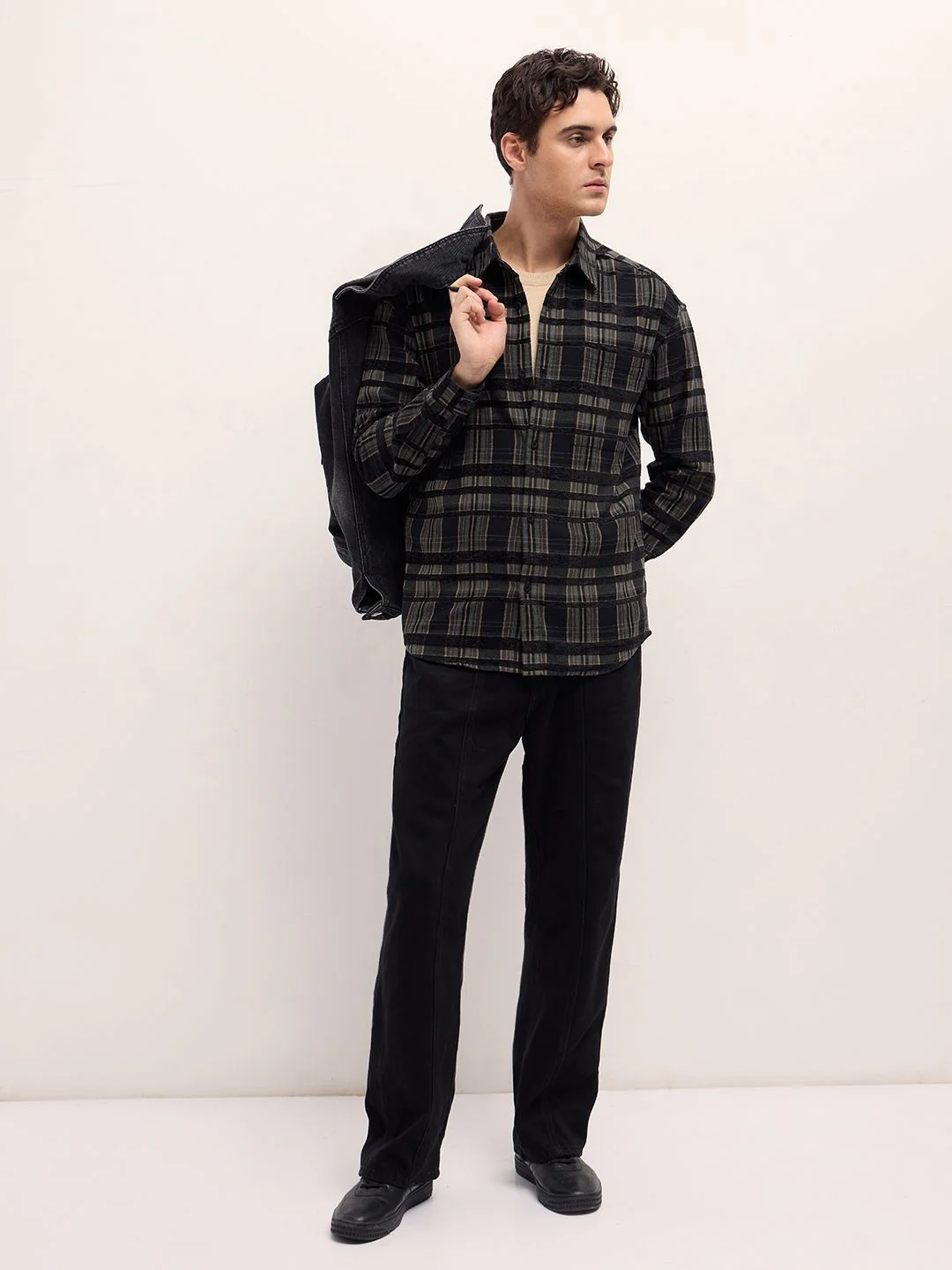 THE BEAR HOUSE Men Relaxed Fit Spread Collar Vertical Striped Casual Shirt - Image 4