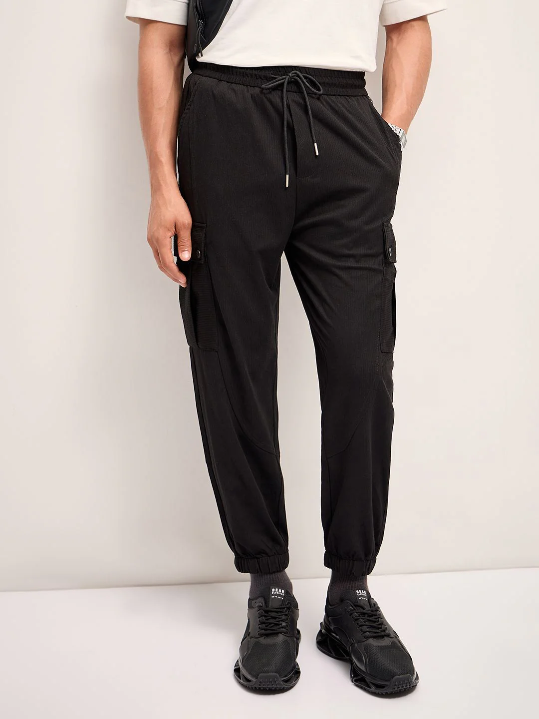 THE BEAR HOUSE Men Solid Cargo Trouser - Image 5