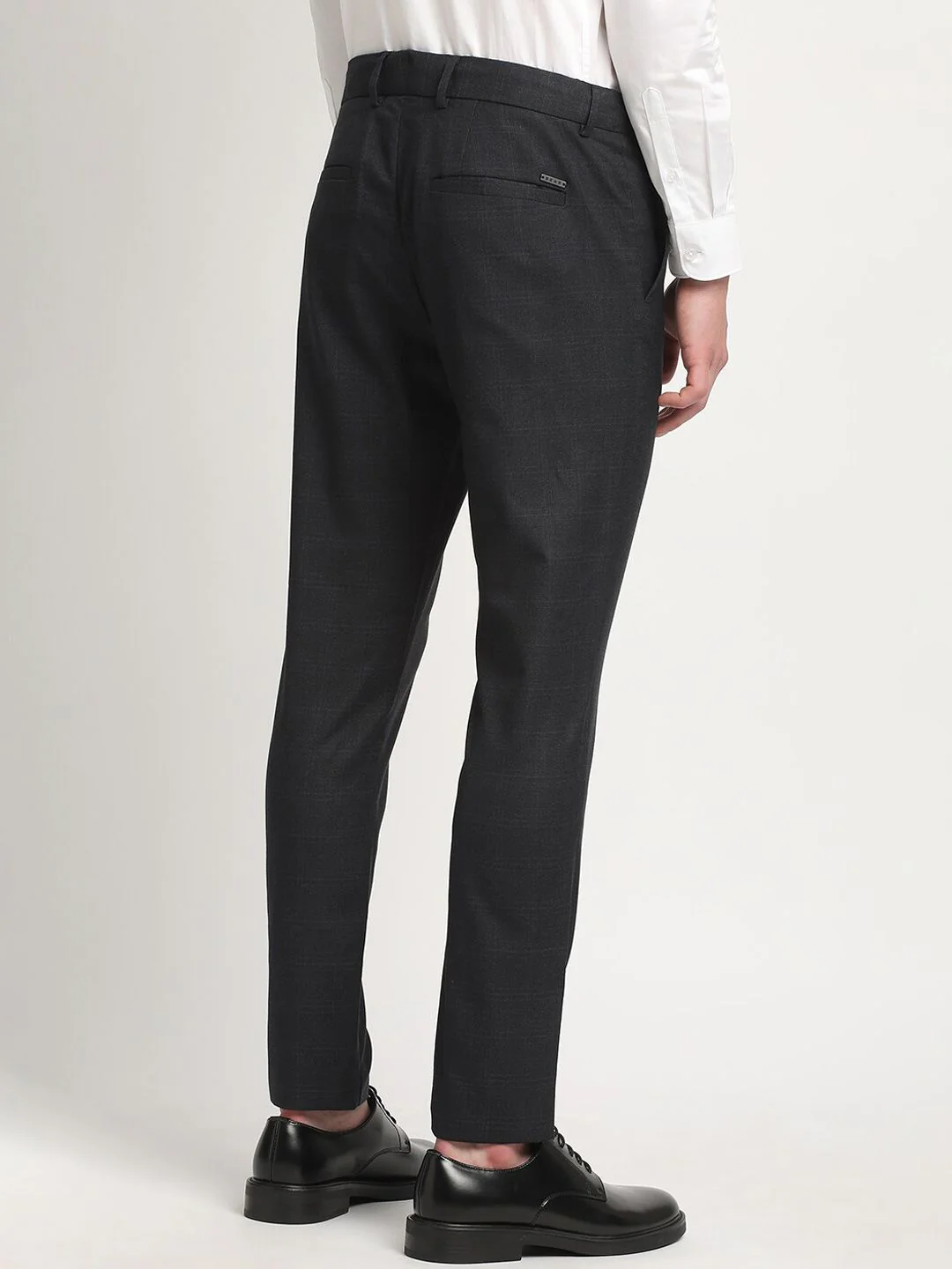 THE BEAR HOUSE Men Solid Checked Tapered Fit Mid-Rise Formal Trousers - Image 5