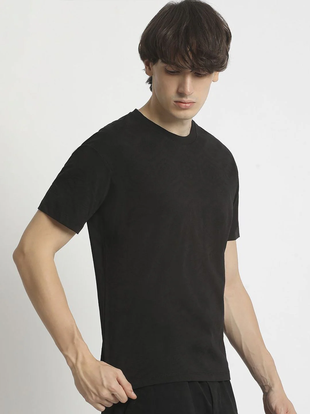 The Bear House Men Solid Round Neck Tshirt - Image 5