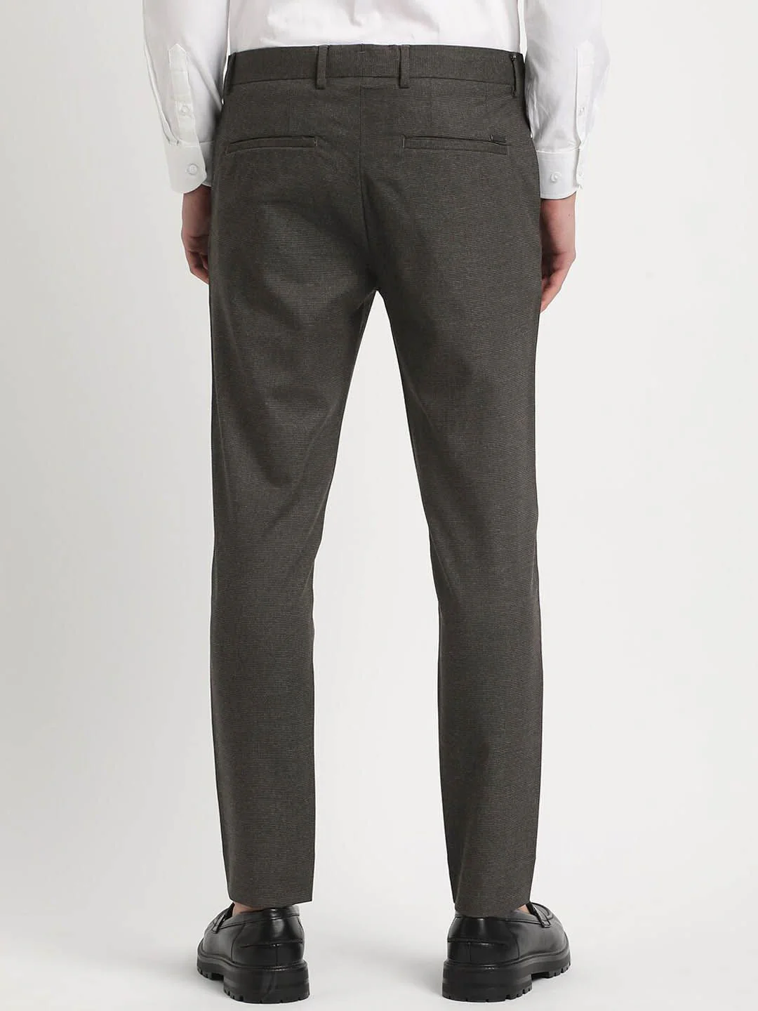 THE BEAR HOUSE Men Solid Tapered Fit Mid-Rise Formal Trousers - Image 5