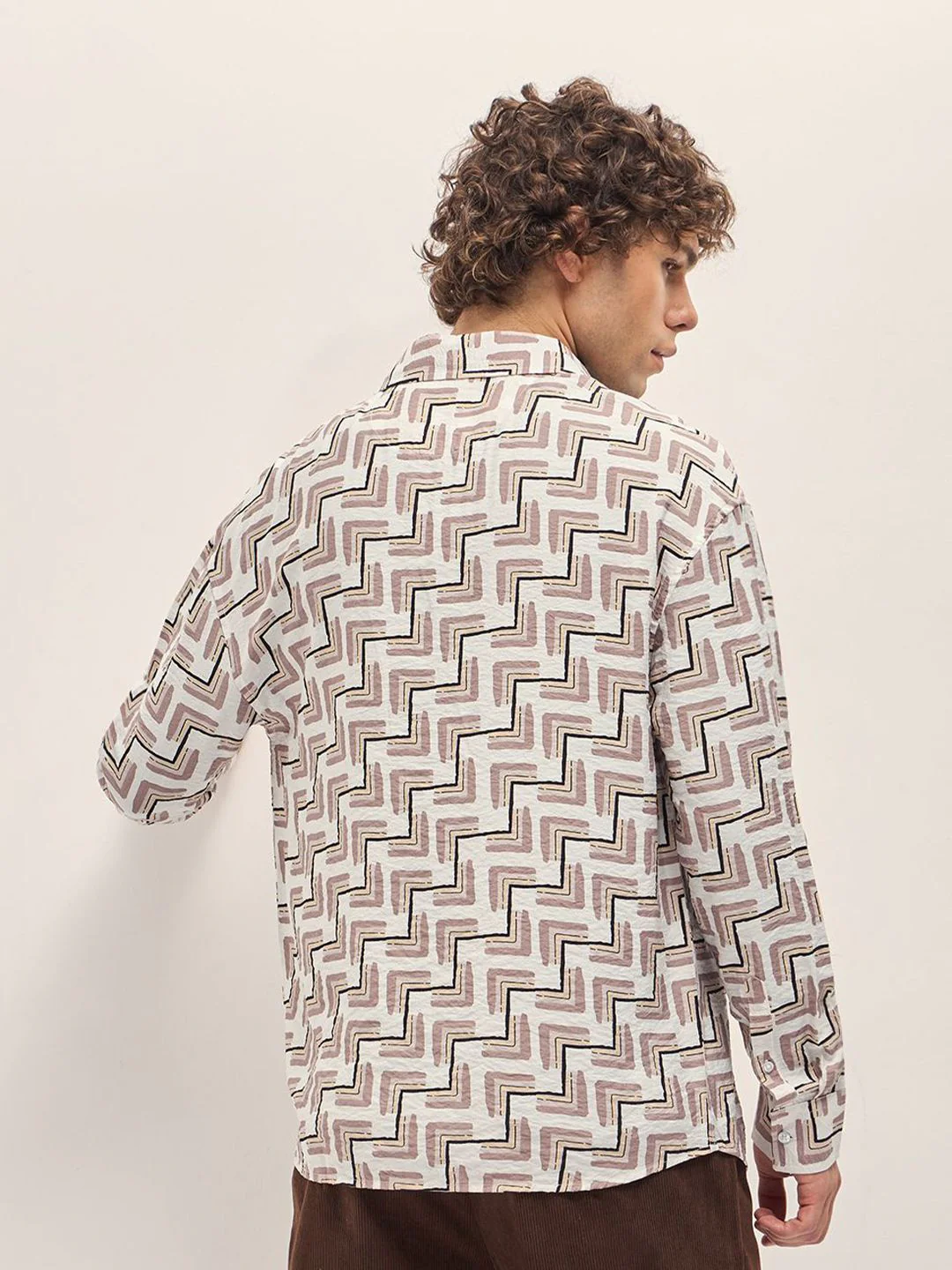 THE BEAR HOUSE Men Spread Collar Geometric Printed Relaxed Fit Casual Shirt - Image 4