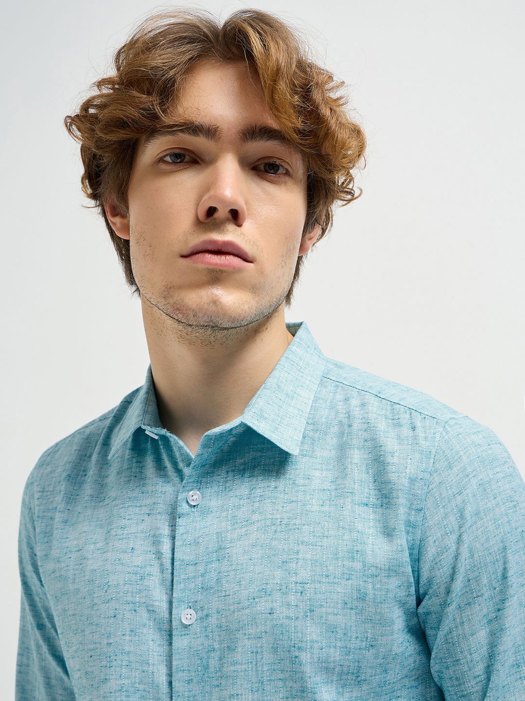 THE BEAR HOUSE Men Spread Collar Solid Casual Shirt - Image 3