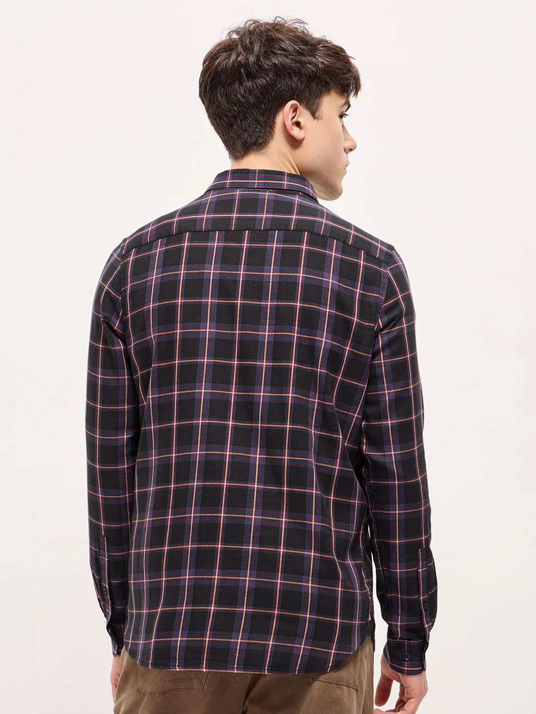 THE BEAR HOUSE Men Spread Collar Windowpane Checked Cotton Slim Fit Shirt - Image 4