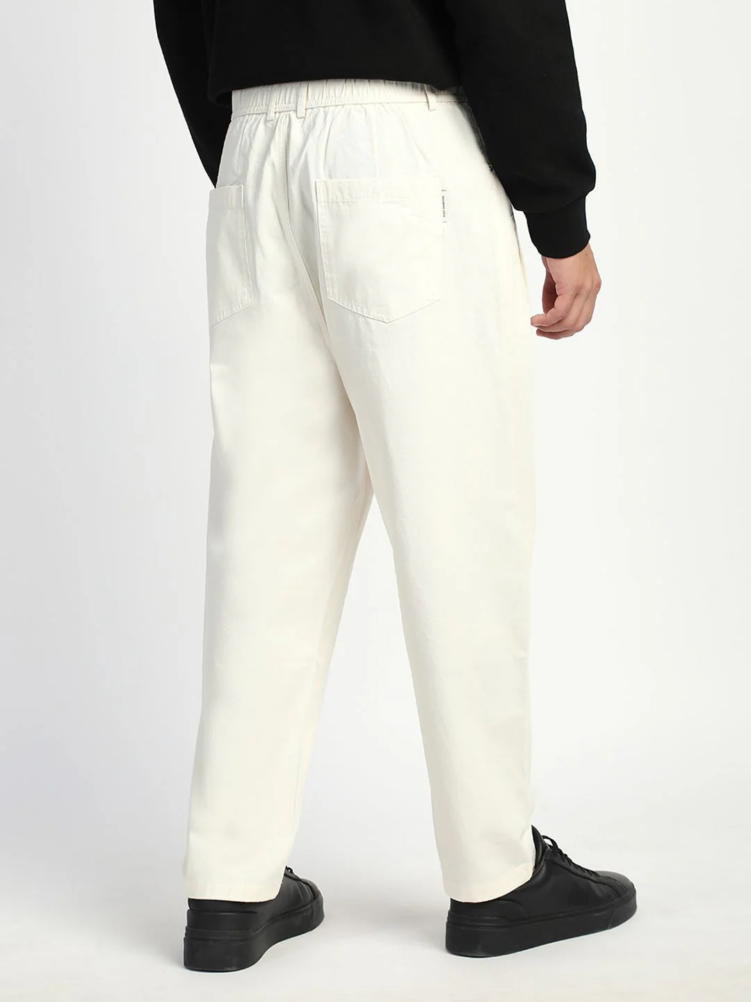 THE BEAR HOUSE Men Straight Fit Mid-Rise Cotton Flat Front Trousers - Image 5