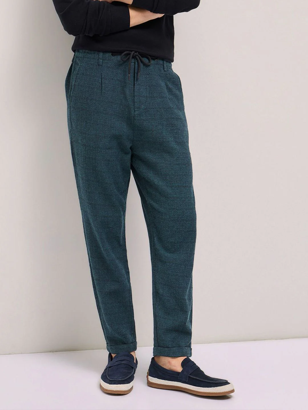 THE BEAR HOUSE Men Textured Tapered Fit Pleated Chinos Trousers