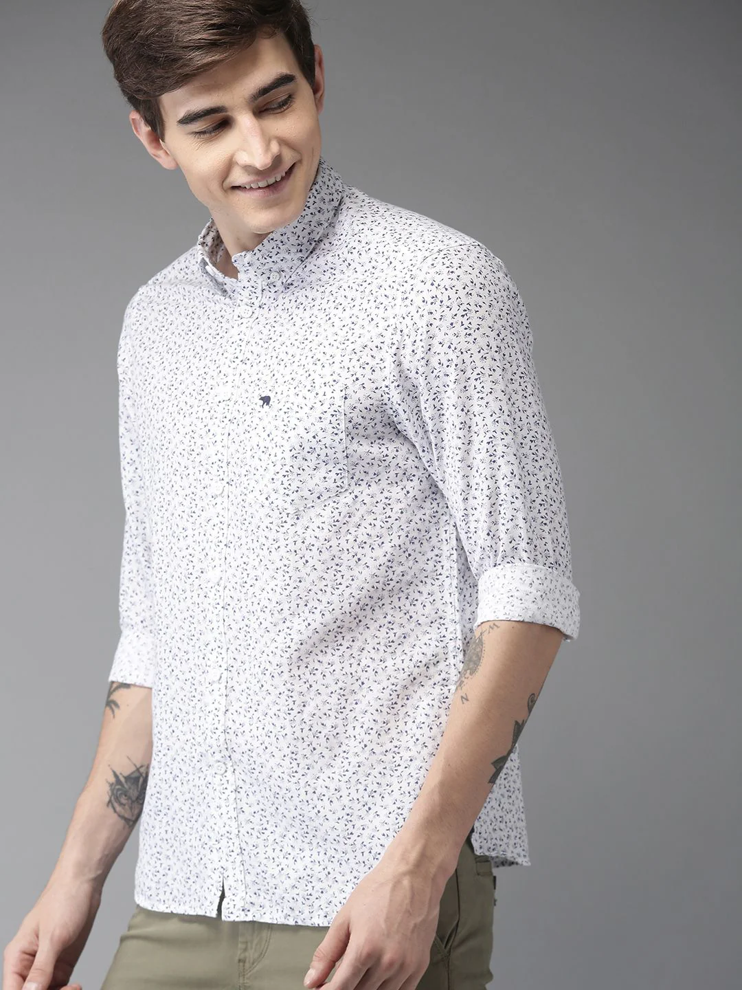 THE BEAR HOUSE Men White & Blue Slim Fit Printed Casual Shirt - Image 3