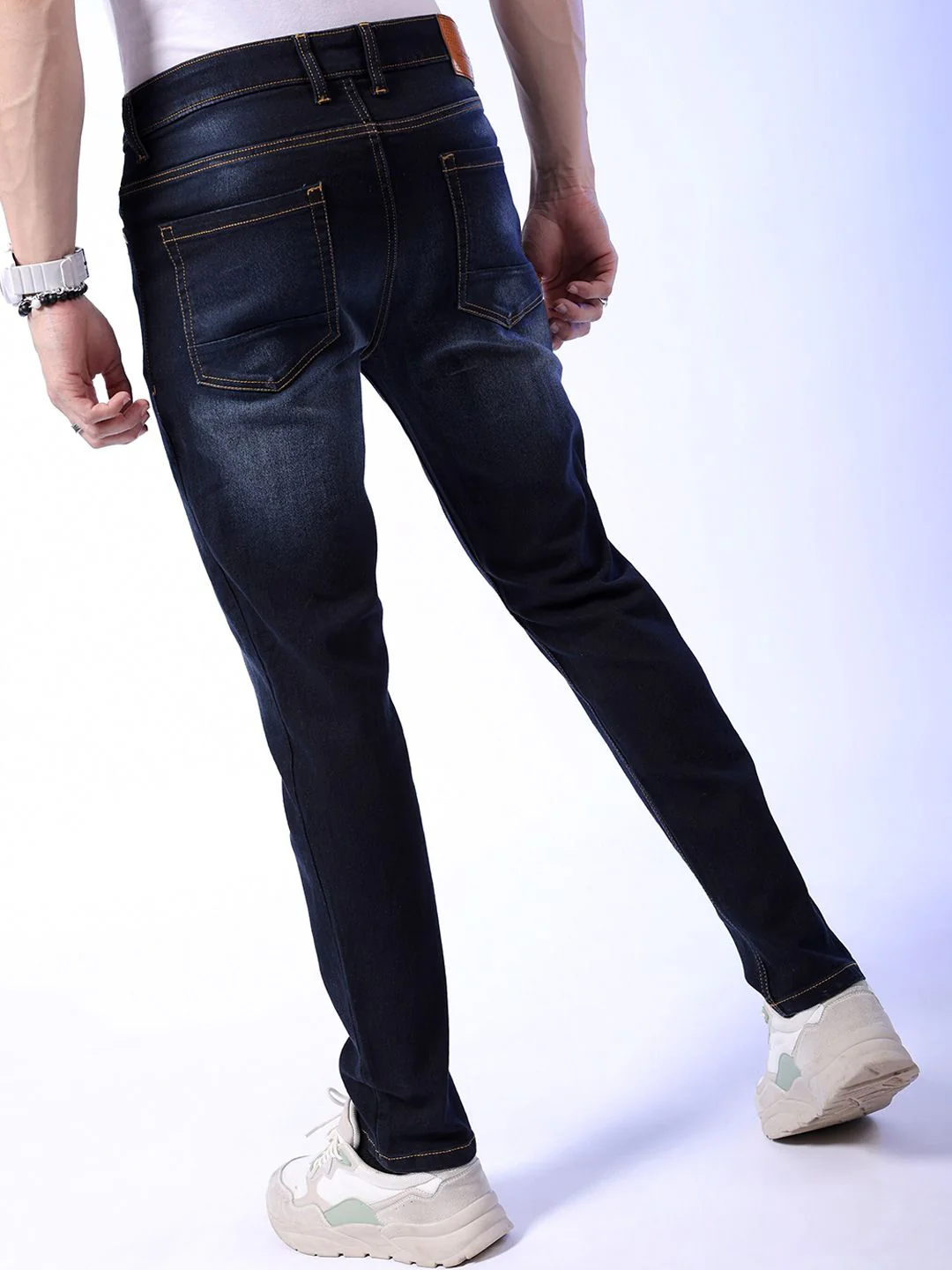 The Indian Garage Co Blue Men Mid-Rise Slim Fit Light Fade Stretchable Jeans - Image 3