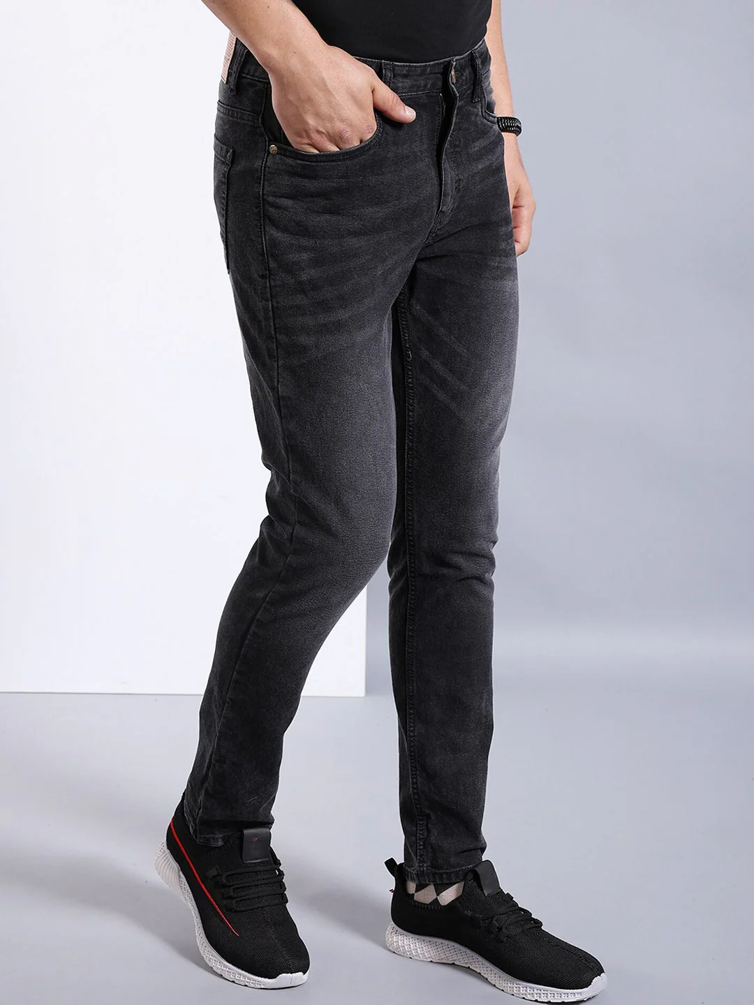 The Indian Garage Co Men Black Mid-Rise Slim Fit Clean Look Light Fade Stretchable Jeans - Image 2