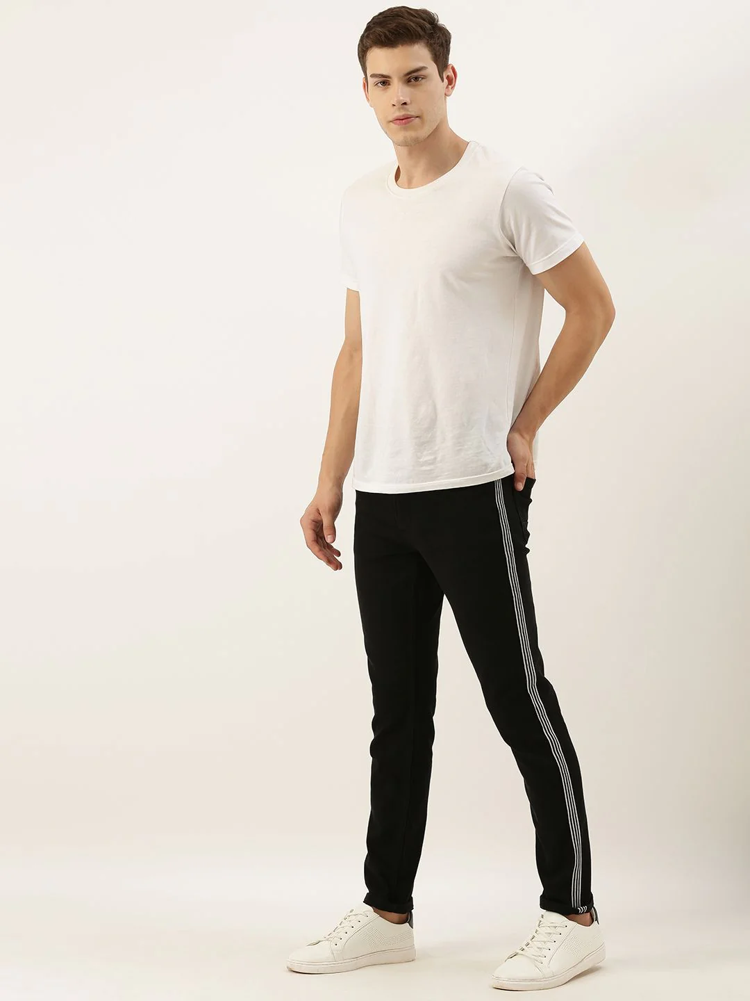 The Indian Garage Co Men Black Slim Fit Mid-Rise Clean Look Jeans - Image 5