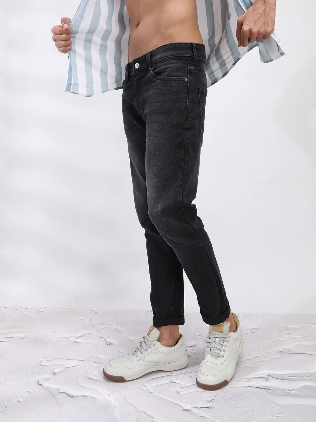 The Indian Garage Co Men Black Slim Fit Mid-Rise Clean Look Jeans - Image 2