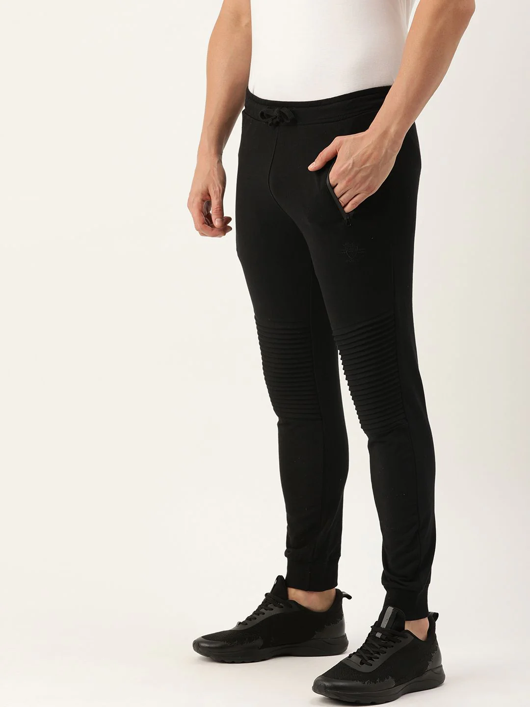 The Indian Garage Co Men Black Solid Pleated Detail Joggers - Image 2