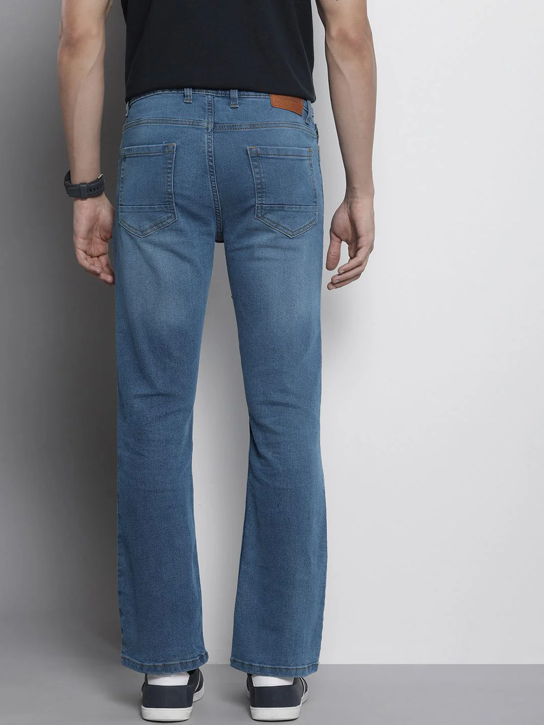 The Indian Garage Co Men Blue Bootcut Light Fade Stretchable Jeans - Image 3