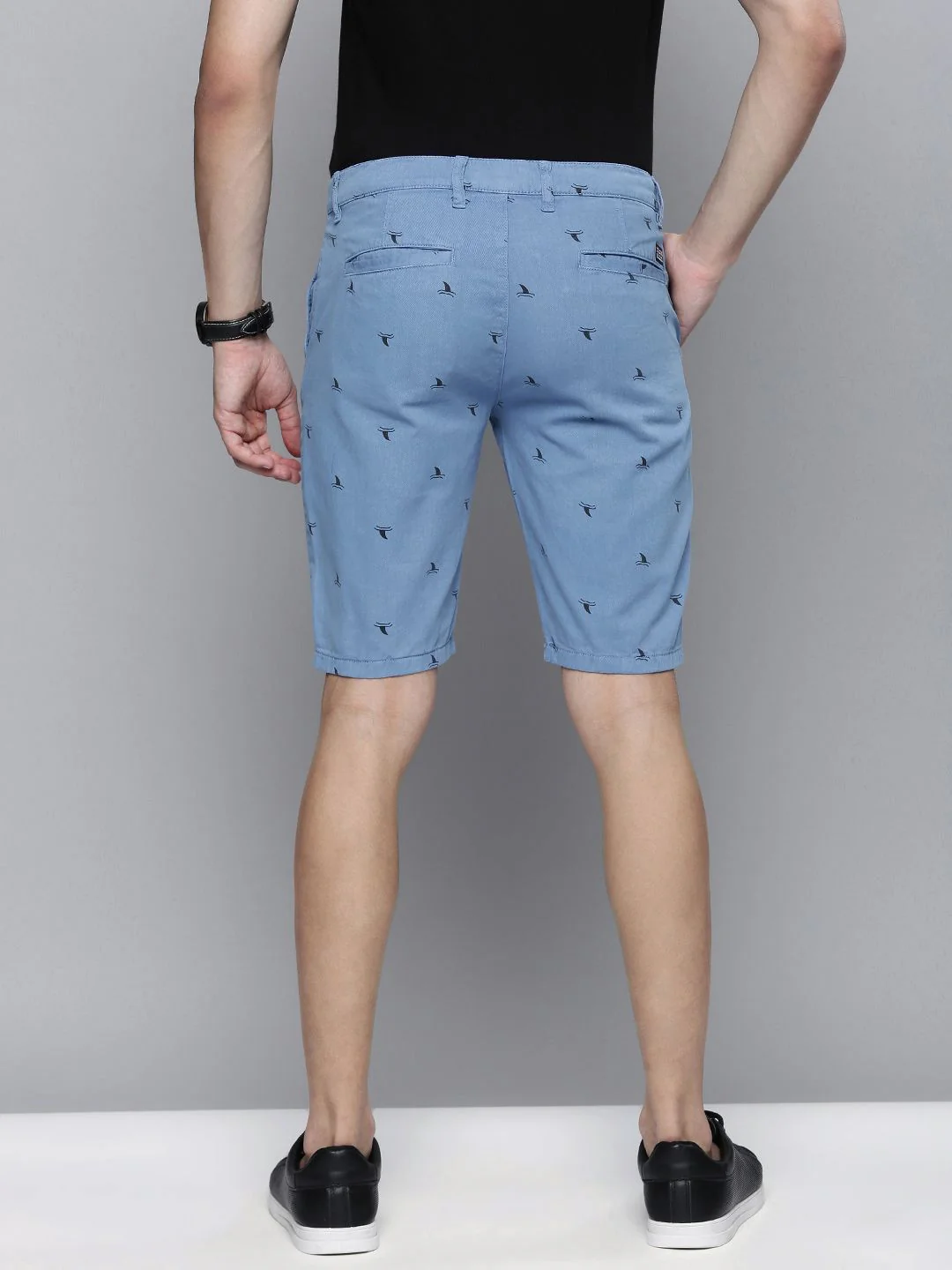 The Indian Garage Co Men Blue Conversational Printed Slim Fit Regular Shorts - Image 3