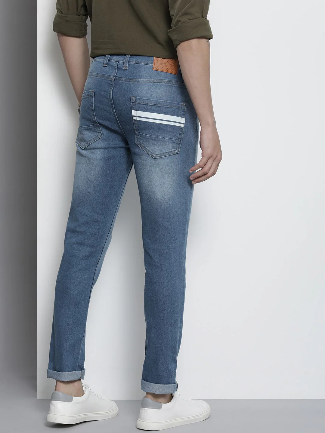 The Indian Garage Co Men Blue Jean Light Fade Stretchable Jeans - Image 3