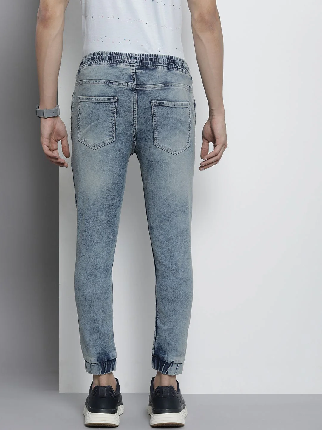 The Indian Garage Co Men Blue Jean Slim Fit Heavy Fade Cuffed Hem Stretchable Jeans - Image 3