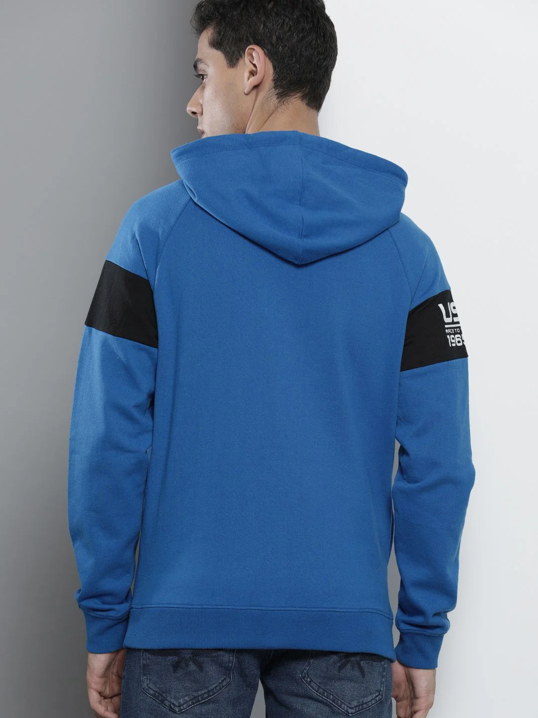 The Indian Garage Co Men Blue Printed Hooded Sweatshirt - Image 5